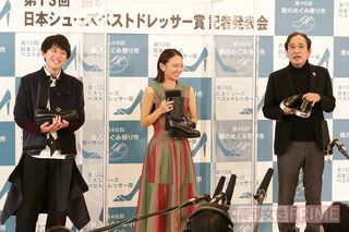 ’20年11月、日本シューズベストドレッサー賞授賞式にてルー大柴、松丸亮吾と