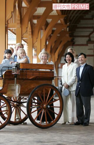 オランダでのご静養で王室の方々と。雅子さまにとってご体調が上向くきっかけに。平成18（2006）年8月