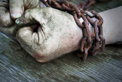 指切断に飛び降り自殺も発生、外国人労働者ら“まるで奴隷”の現状