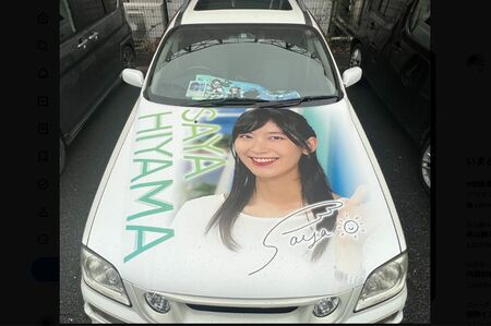 SNSで拡散されている檜山沙耶キャスターのファンが制作したと思われる“痛車”（ツイッターより）