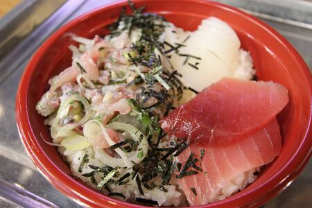 道の駅日立おさかなセンター【茨城】の『味勝手丼』（写真提供／浅井佑一）