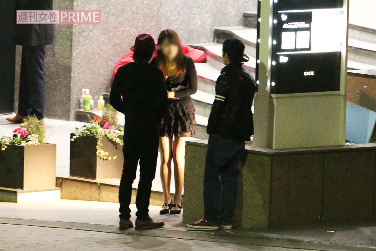 2012年12月、赤西礼保の誕生日に駆けつけた錦戸亮