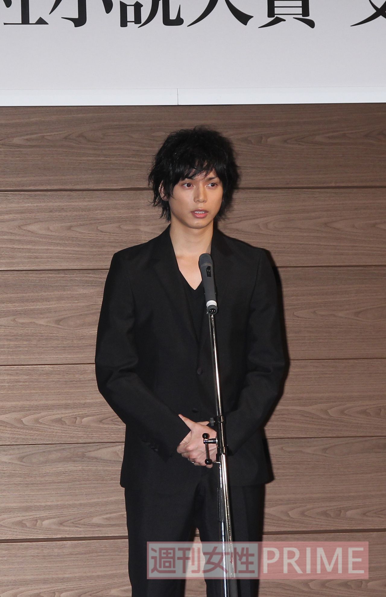 ’10年11月には本名の齋藤智裕名義で執筆した小説『KAGEROU』が第5回ポプラ社小説大賞を受賞