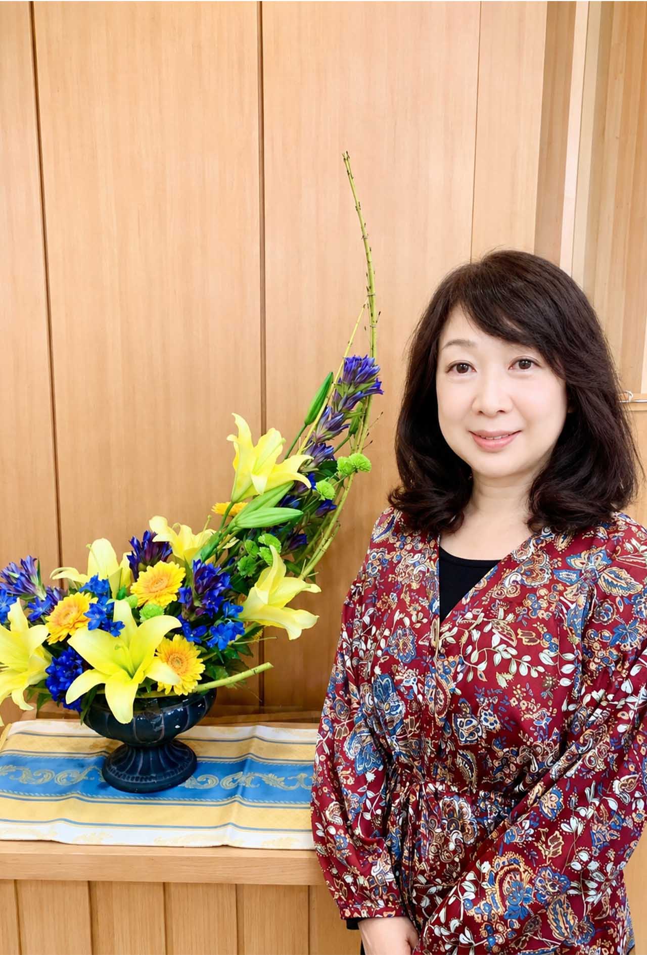 現役時代から高齢者施設で生け花教室も開催している守谷優子さん