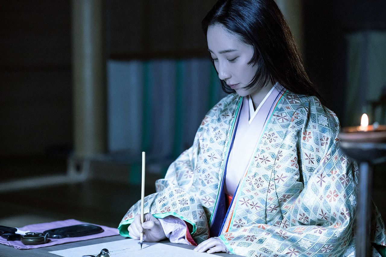 生きる気力を失った定子を元気づけたい。清少納言が一途な思いで書き始めたのが『枕草子』。（21回）