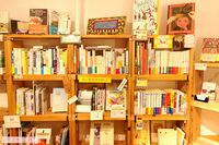 書店の閉店ラッシュの中で“小さな書店”がブーム、棚貸しビジネスで「本屋のアンテナショップ化」「仕入れ…