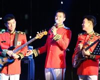 ユンホ 兵役イベントで全力パフォーマンス「徹夜で準備」