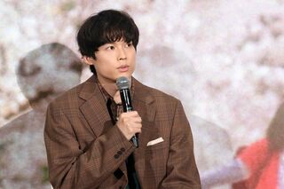 映画『秒速5センチメートル』で主演を務める松村北斗(映画公式Xより)