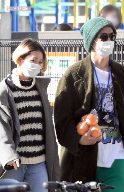 運動会に参加した永山瑛太と木村カエラ