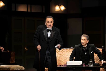 芝居中の佐藤B作さん