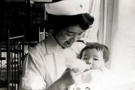 小児病棟での新人時代。時につらい看取りも体験しながら、多くの子どもたちを癒した