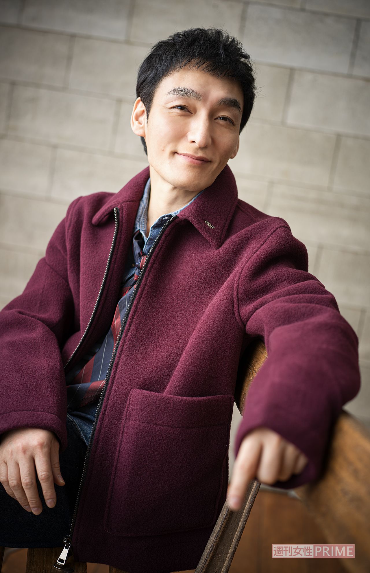 草なぎ剛　撮影／廣瀬靖士　ヘアメイク／荒川英亮　スタイリスト／黒澤彰乃　衣装協力／ジャクソン・マティス（ヒラクPR）、ボブ（タキヒヨー）　撮影協力／PROPSNOW、BACKGROUNDSFACTORY