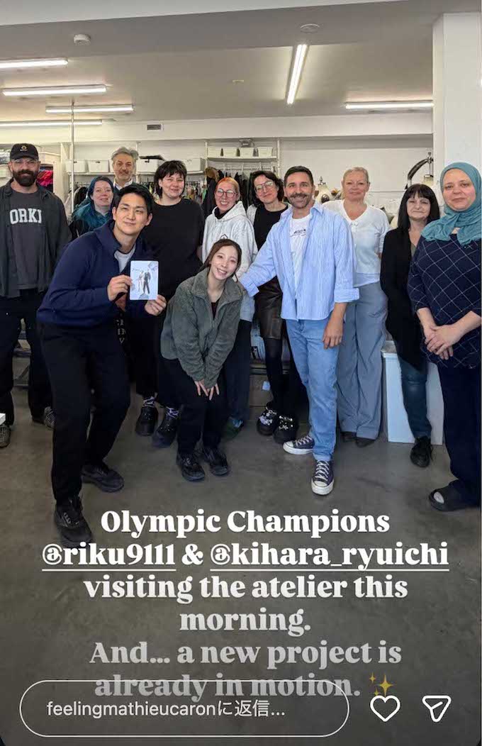 《早くも新しいプロジェクトが進行している》として、「りくりゅう」こと三浦璃来と木原龍一との写真をした衣装デザイナーのマシュー・キャロン氏（本人のインスタグラムより）