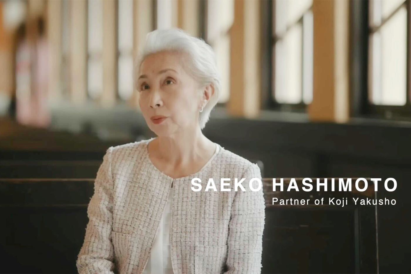 インタビューに登場した役所広司の妻・橋本さえ子さん（映画配給会社ビターズ・エンドの公式Youtubeチャンネルより）