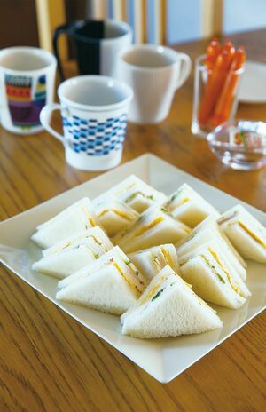 ちょっと気分のいい朝に作る具だくさんの定番サンドイッチ　撮影／吉村規子