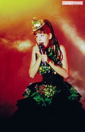 憧れのフリフリ衣装に身を包み、芸能活動をスタート