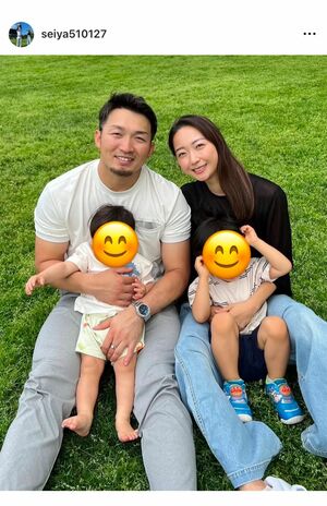 新体操元日本代表の妻・畠山愛理と子どもたち。鈴木誠也のインスタグラムより