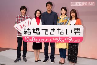 9月27日に行われた会見で、阿部は作中の偏屈な主人公を演じることの楽しさを語った