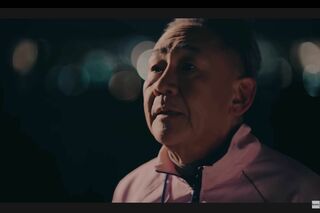 ケツメイシの『We GO』MVに出演している林家正蔵（ケツメイシの公式YouTubeより）