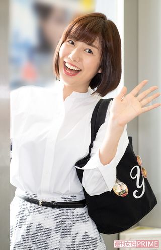 【8】13：00  （帰宅）  真っ昼間に退社!  ロケなどの仕事がないときは13時ごろには帰宅。夜は9時ごろには就寝するそう。超朝型ですね　撮影／渡邉智裕