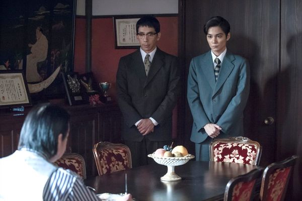 赤羽根の甥っ子で常子たちに嫌がらせをする酒井（写真・右）。そのやり口はどこまでエスカレートするのか（NHK提供）