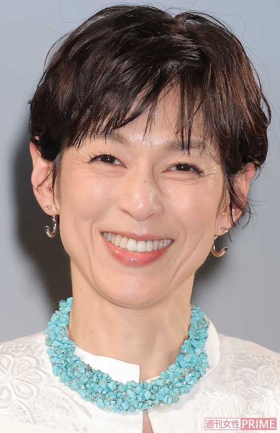 ヘアデザイナーのMAYUMIさんが絶賛するショートヘアの代表、鈴木保奈美