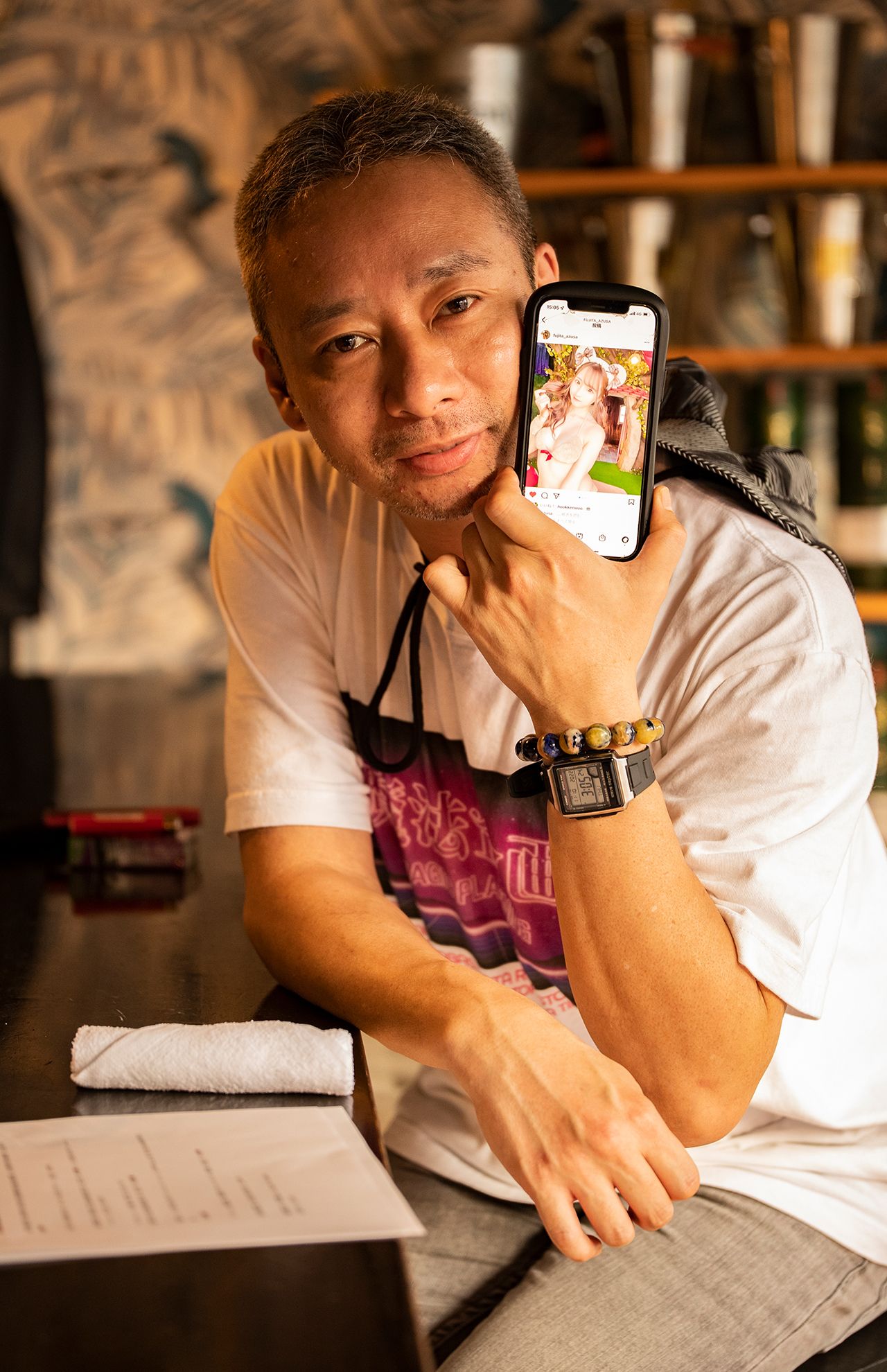 いしだ壱成、スマホはグラビアアイドル藤田あずささん