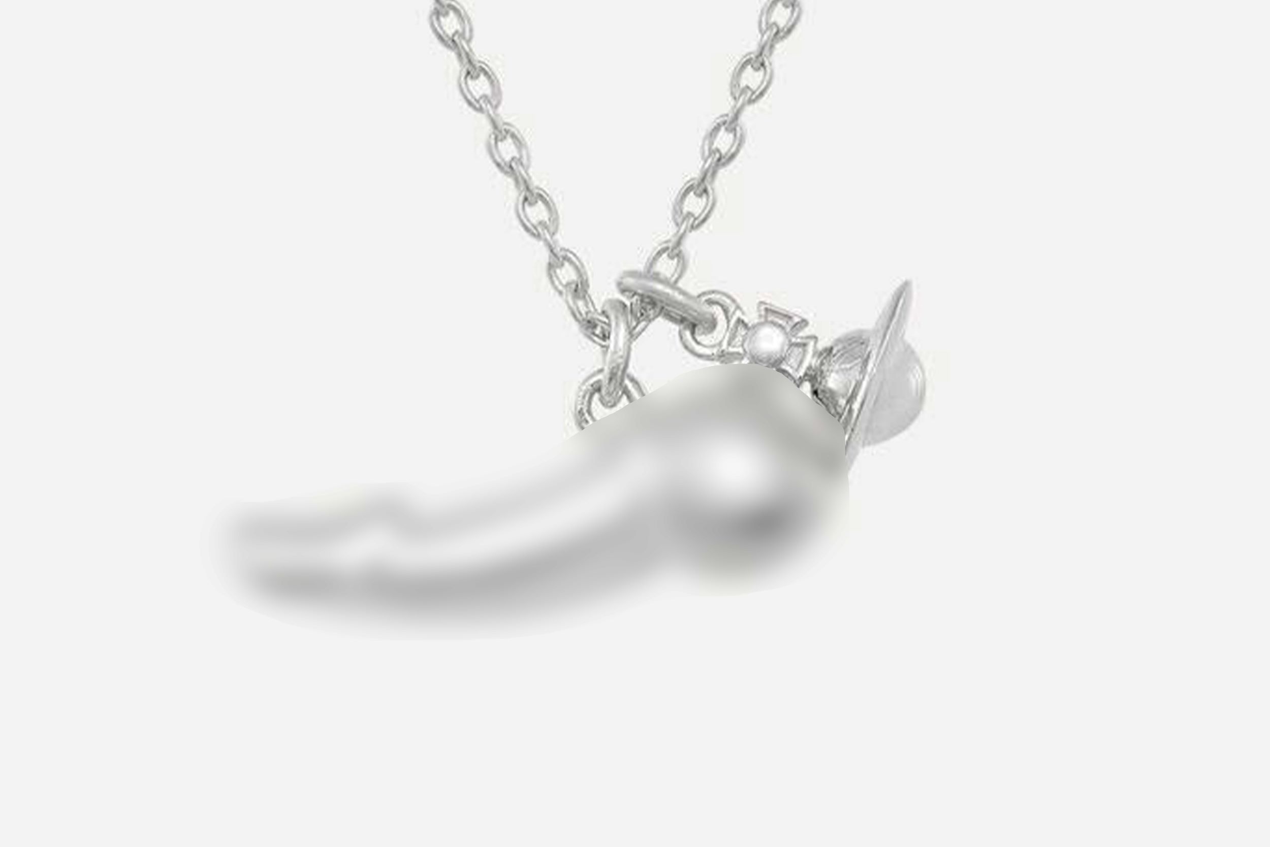 男性器のような『ヴィヴィアン・ウエストウッド』のネックレス、お値段は約4万円（公式オンラインショップより）