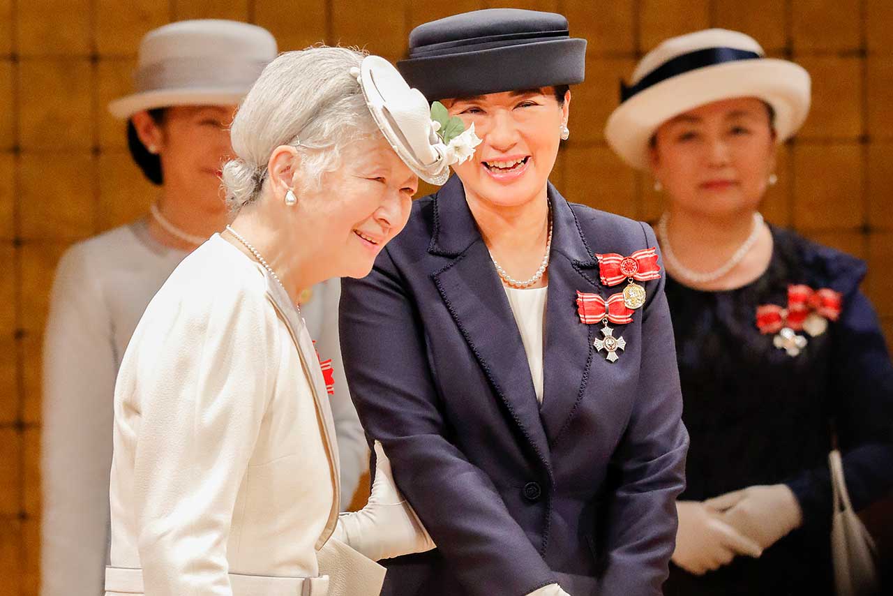 昨年5月の日本赤十字社全国大会では、美智子さまが次期名誉総裁となる雅子さまを紹介されるようなシーンがあり、盛大な拍手が（日本赤十字社提供）