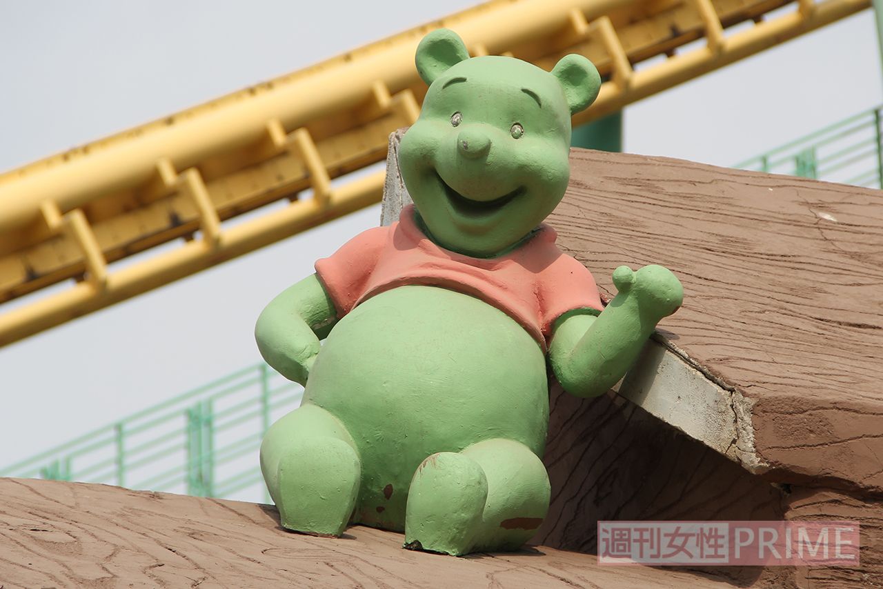 中国の某遊園地で撮影された、緑色の“プーさん”的な熊のキャラクター