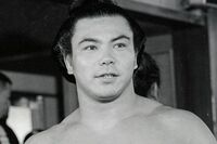 《ファミリーマート×千代の富士》しめ縄ソックスに土俵入りタオルの“異色コラボ”で即完売、広報が明かし…