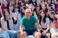 社長の膝の上に女性社員を座らせてギュ! “どっちがタイプ?”投票…セクハラで大炎上のPR会社を直撃!同社…