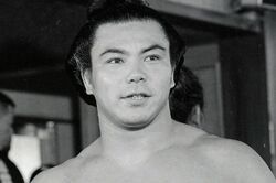 《ファミリーマート×千代の富士》しめ縄ソックスに土俵入りタオルの“異色コラボ”で即完売、広報が明かした「コンビニウェアの未来」