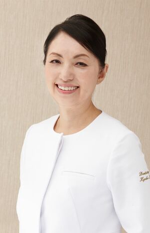 宝田恭子さん●東京都江戸川区の宝田歯科医院院長。歯科医の立場からアンチエイジング情報をテレビなどで発信。著書に『「顔面地滑り」をくい止める！宝田式　速効5分　顔筋リフトアップ』（PHP研究所）など多数。