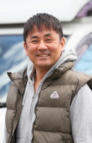 浅井佑一（あさい・ゆういち）●キャンピングカー専門誌編集部を経て、現在は旅とキャンピングカーをテーマにするフリーライター。2014年3月から車中泊しながら、2年3か月かけて道の駅を1059か所を巡り、全国制覇の認定を受ける。現在、1196か所の道の駅を走破している。著書『クルマでふらりと道の駅』ほか多数。