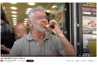 『エガちゃんねる』では多くのトルコ人にポテトチップスを食べさせた（『エガちゃんねる』より）