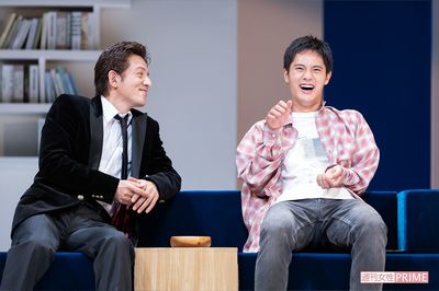 舞台『LeFils息子』で共演した岡本健一（左）と岡本圭人（右）撮影／齋藤周造