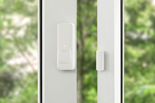 窓やドアに貼り付けるだけの「開閉センサー」※画像をクリックするとAmazonの商品ページにジャンプします。