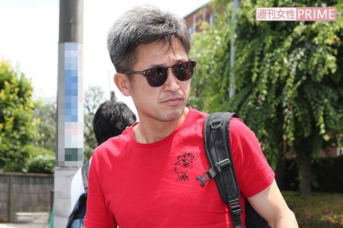 直撃当初は眉間にしわを寄せていたが、家族の話題になると笑顔で楽しそうに話していた
