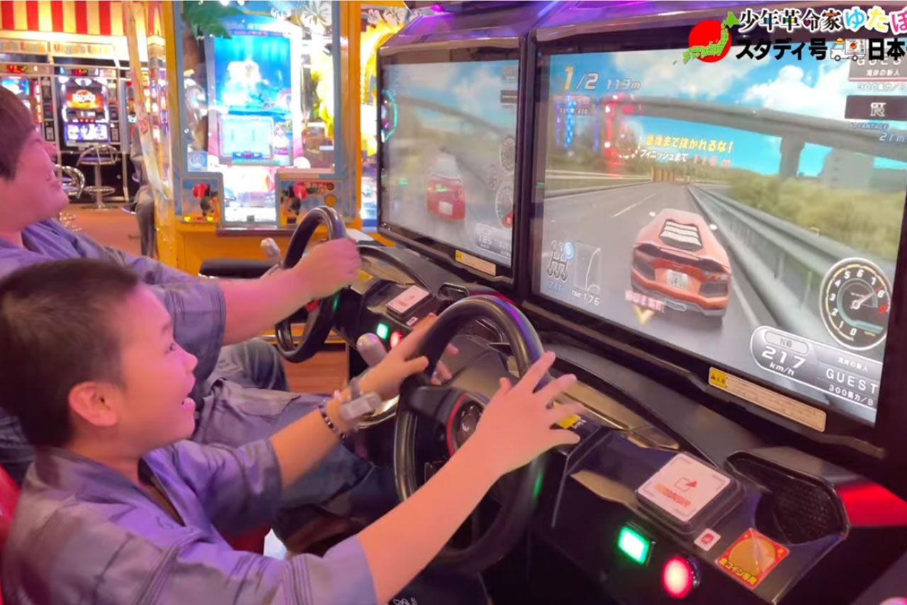 日本一周の合間にゲームセンターでゲームを楽しむゆたぼん