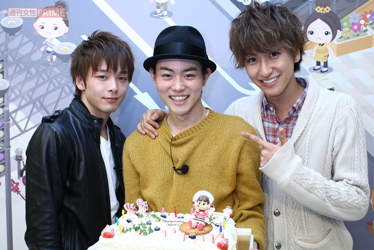 2012年、菅田将暉のバースデーイベントに出席した中村倫也と相葉裕樹