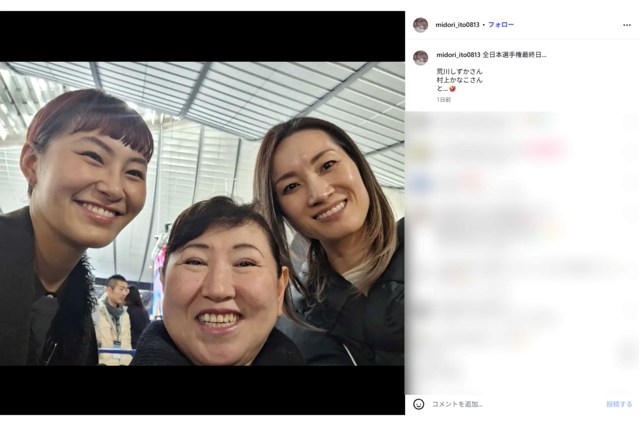 荒川静香（右）＆村上佳菜子（左）とのスリーショット（伊藤みどりインスタグラムより）