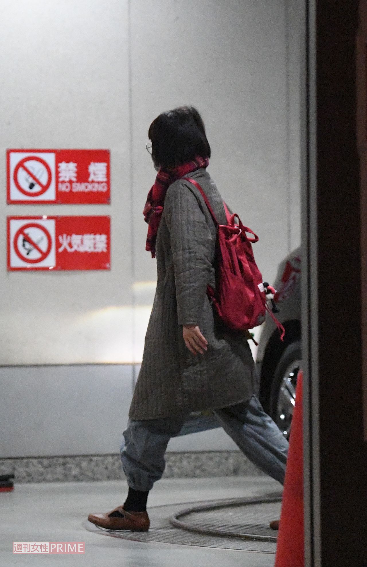 '20年12月中旬、放送の2時間前にラジオ局に入る鈴木杏樹