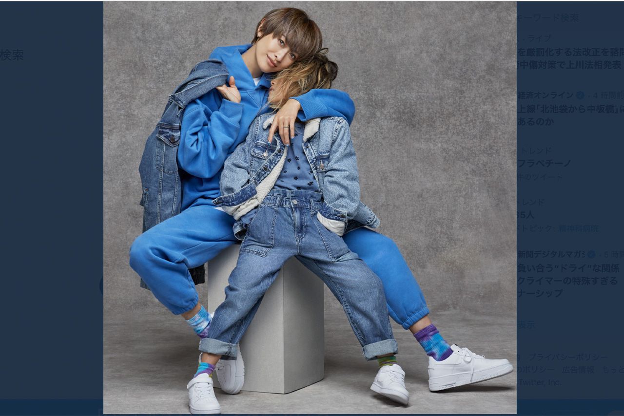 『Gap Japan』の新作コレクションのモデルとして親子共演した山田優と長女（公式ツイッターより）