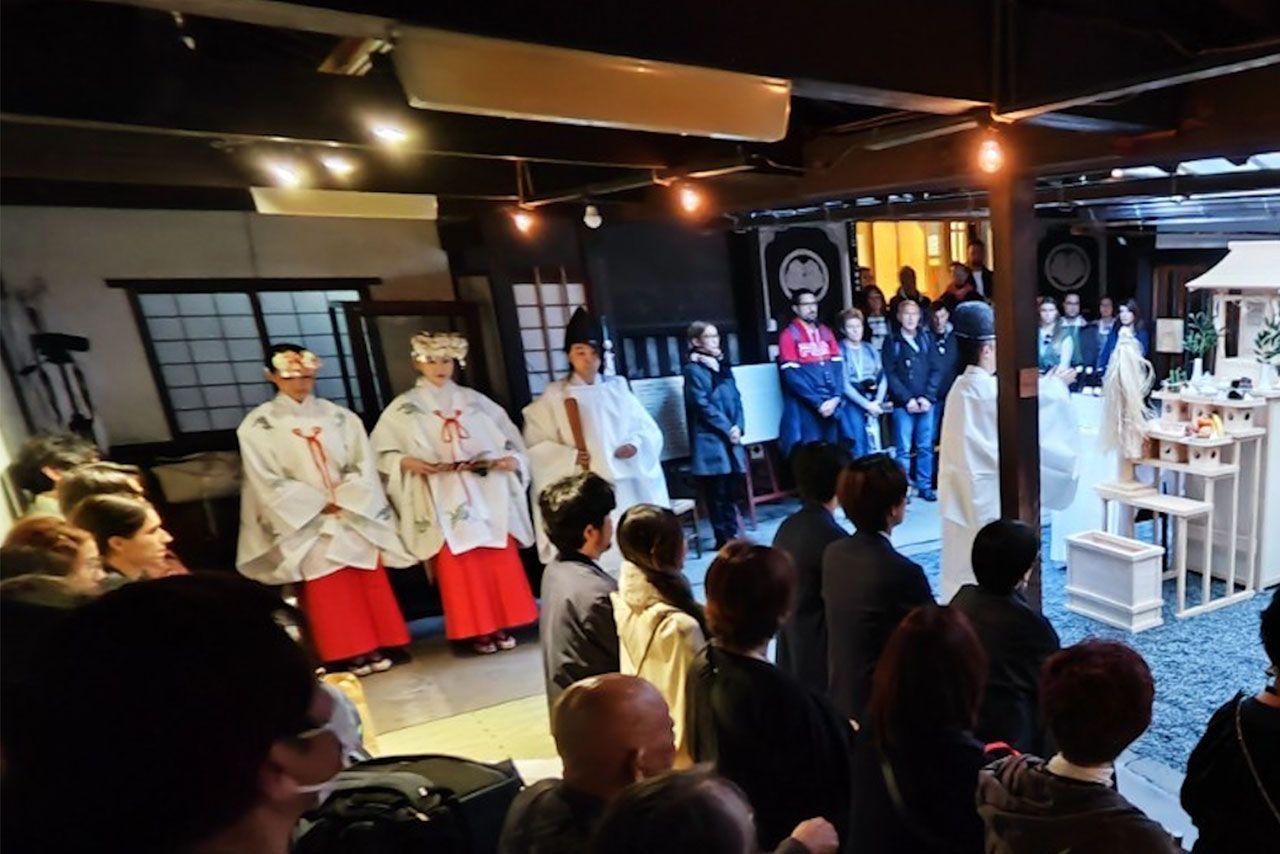 日本文化伝承協会は落合陽一を神職に迎えて『計算機自然（デジタルネイチャー）神社』を創建した（写真はプレスリリースより）