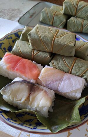 サバのうまみ、柿の葉の香り。もとは夏祭りのごちそうだった柿の葉寿司