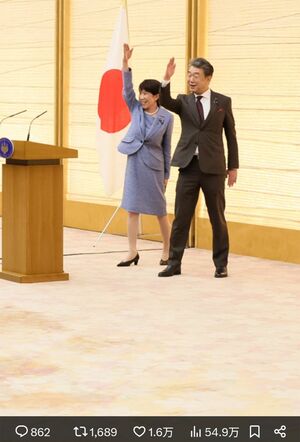 高市早苗首相の“肉声アクスタ”が自民党大会のガチャガチャ景品に登場