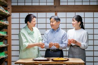 2023年　63歳　ご成婚30年を迎えられた天皇、皇后両陛下（宮内庁提供）