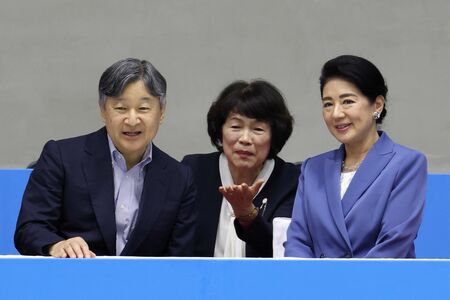 バドミントンを観戦された両陛下。終始にこやかにご覧になっていた