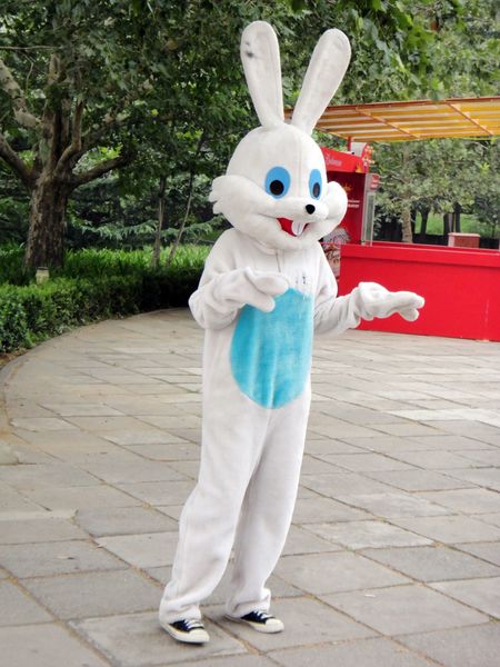 うさぎさんは足元が普通のスニーカーなんですけど……